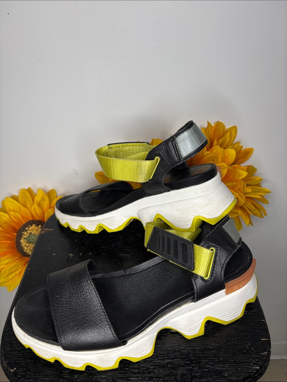 Sorel Women's KINETIC™ AURA Y Strap Platform Sandals Size 8.5